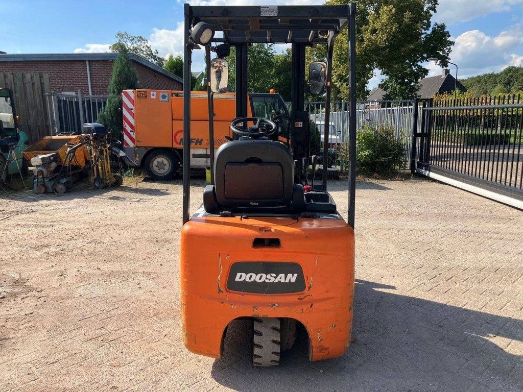 Frontstapler от тип Doosan B16R-5, Gebrauchtmaschine в Antwerpen (Снимка 4)