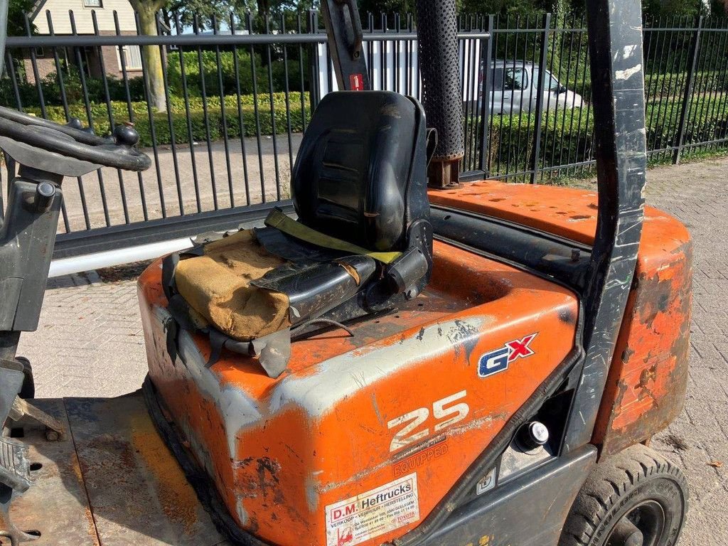 Frontstapler des Typs Doosan D25G, Gebrauchtmaschine in Antwerpen (Bild 11)