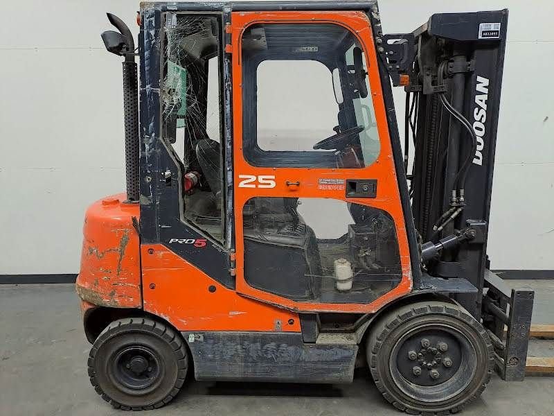 Frontstapler des Typs Doosan D25S-5, Gebrauchtmaschine in Waregem (Bild 3)