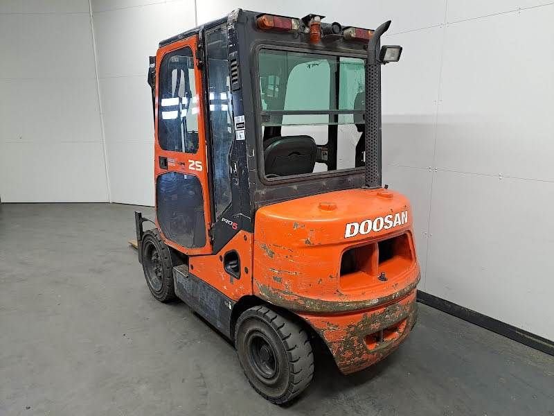 Frontstapler des Typs Doosan D25S-5, Gebrauchtmaschine in Waregem (Bild 4)