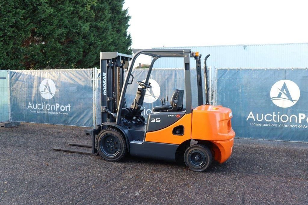 Frontstapler of the type Doosan D35sS-5, Gebrauchtmaschine in Antwerpen (Picture 3)