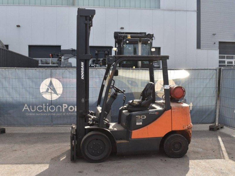 Frontstapler del tipo Doosan G30E-5, Gebrauchtmaschine en Antwerpen (Imagen 1)