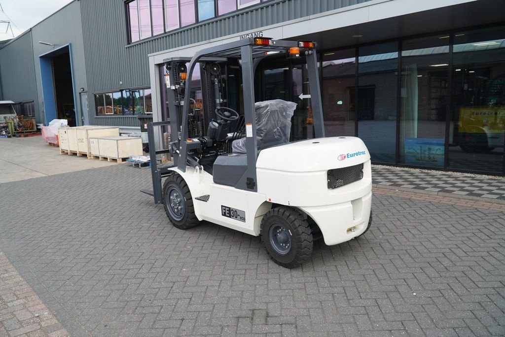 Frontstapler van het type Eurotrac FE30-Eco, Neumaschine in MIJNSHEERENLAND (Foto 3)