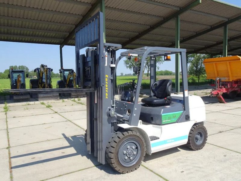 Frontstapler of the type Eurotrac Heftruck FE 30 ECO, Neumaschine in Losdorp