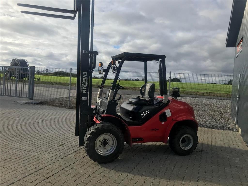 Frontstapler Türe ait Everun Terrængående gaffeltruck Everun 2500kg, Gebrauchtmaschine içinde Vinderup (resim 7)