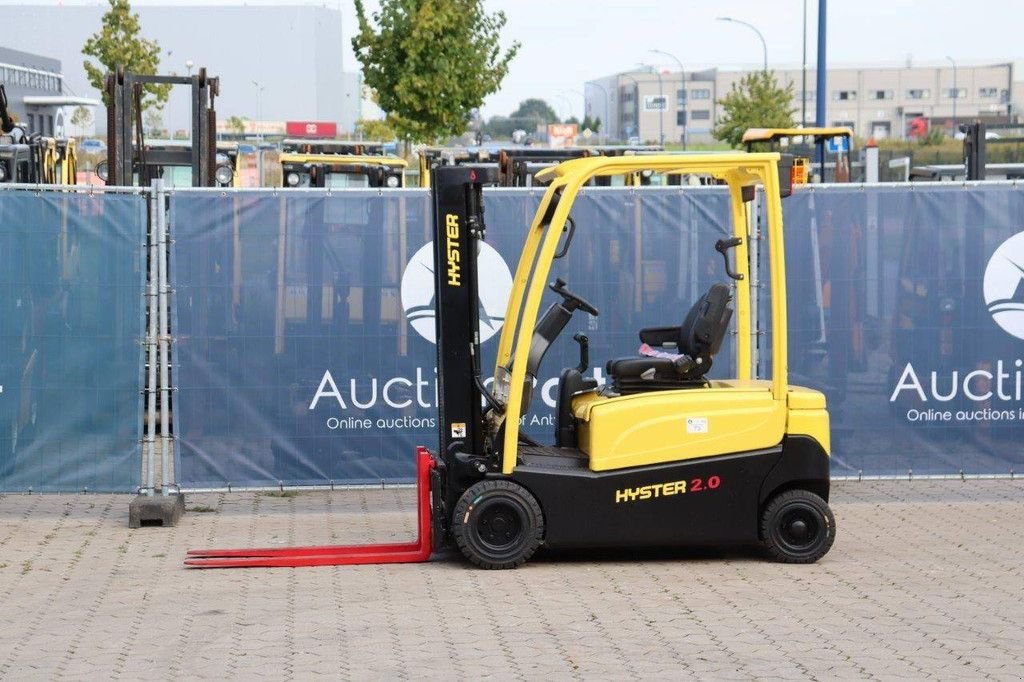 Frontstapler of the type Hyster J2.0XN, Neumaschine in Antwerpen (Picture 1)