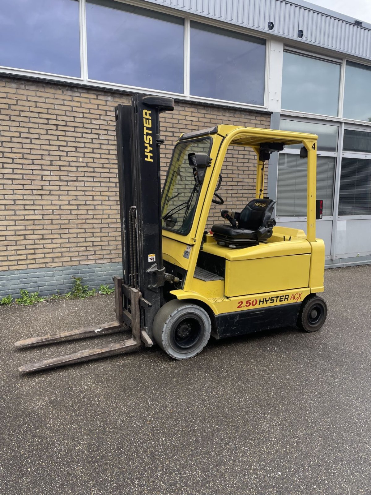 Frontstapler of the type Hyster J2.50XM, Gebrauchtmaschine in Oldenzaal (Picture 3)