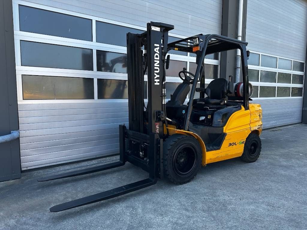 Frontstapler del tipo Hyundai 3 Ton LPG Heftruck 3000Kg forklift 30L-9A gas, Gebrauchtmaschine en Heijningen (Imagen 2)