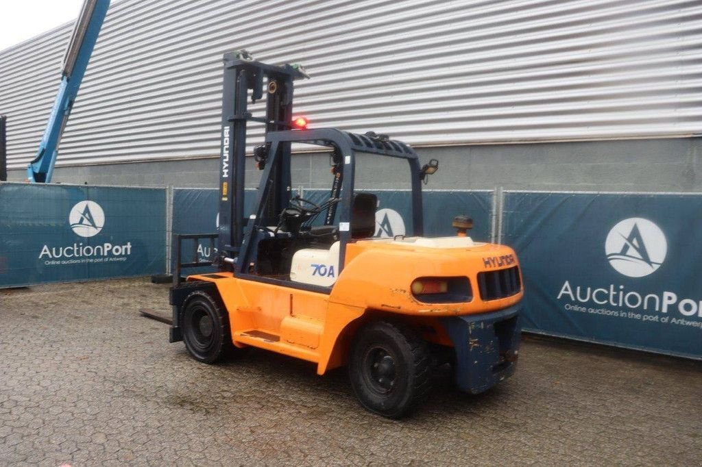 Frontstapler du type Hyundai HDF70A, Gebrauchtmaschine en Antwerpen (Photo 3)