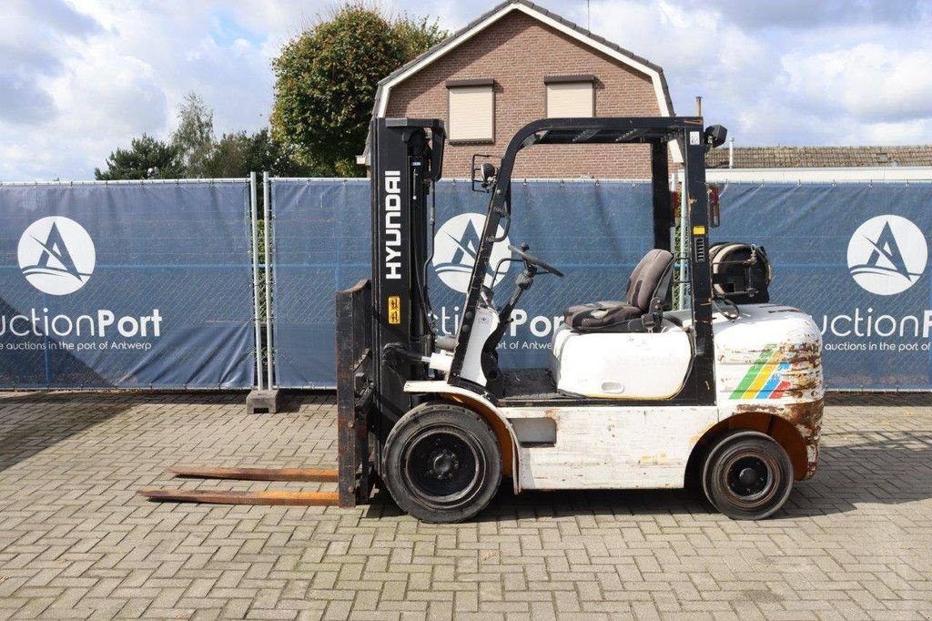 Frontstapler del tipo Hyundai HLF30-11, Gebrauchtmaschine en Antwerpen (Imagen 2)