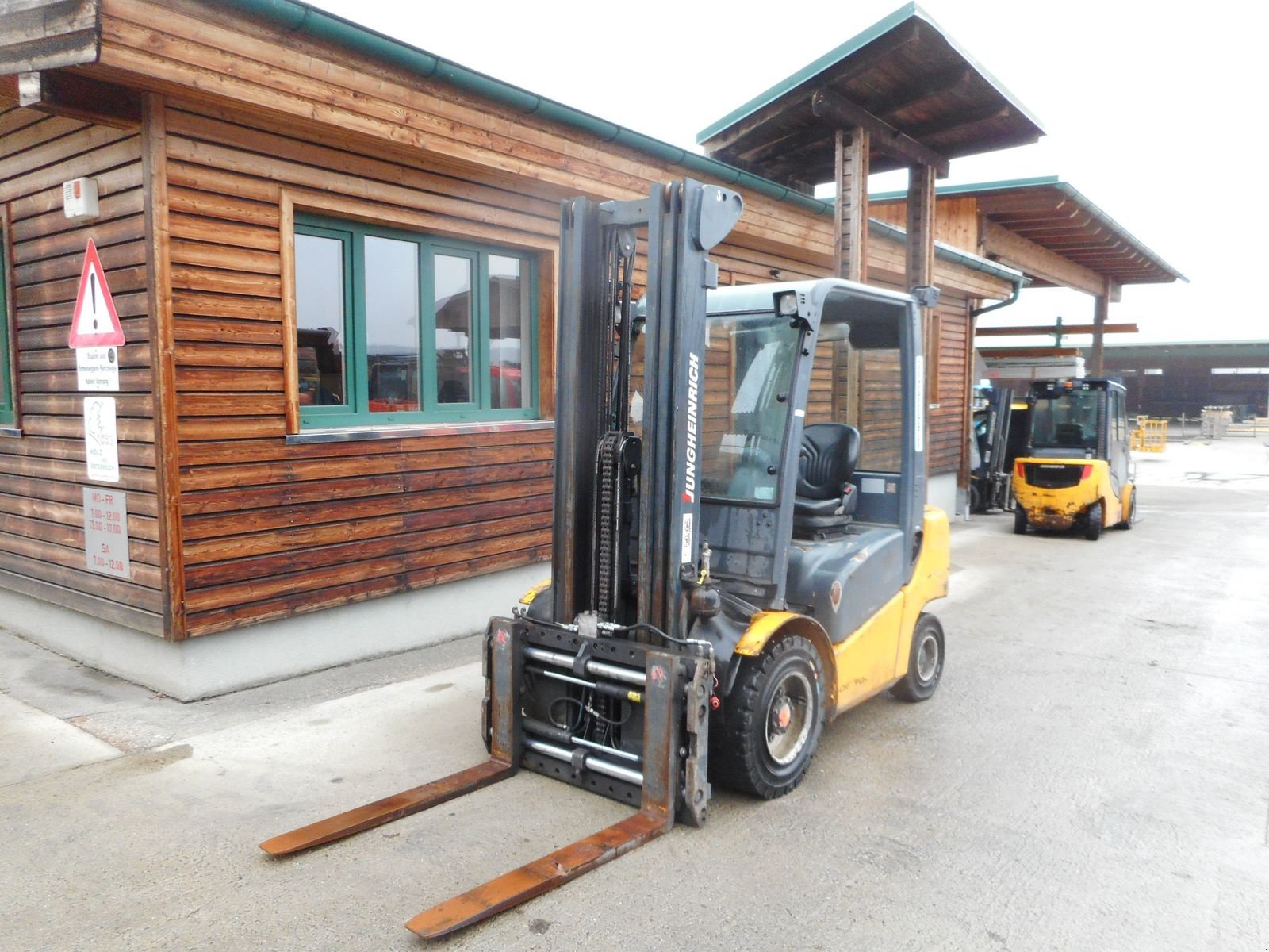 Frontstapler des Typs Jungheinrich DFG430 Triplex + SS + ZV ( MITSUBISHI MOTOR ), Gebrauchtmaschine in St. Nikolai ob Draßling (Bild 2)