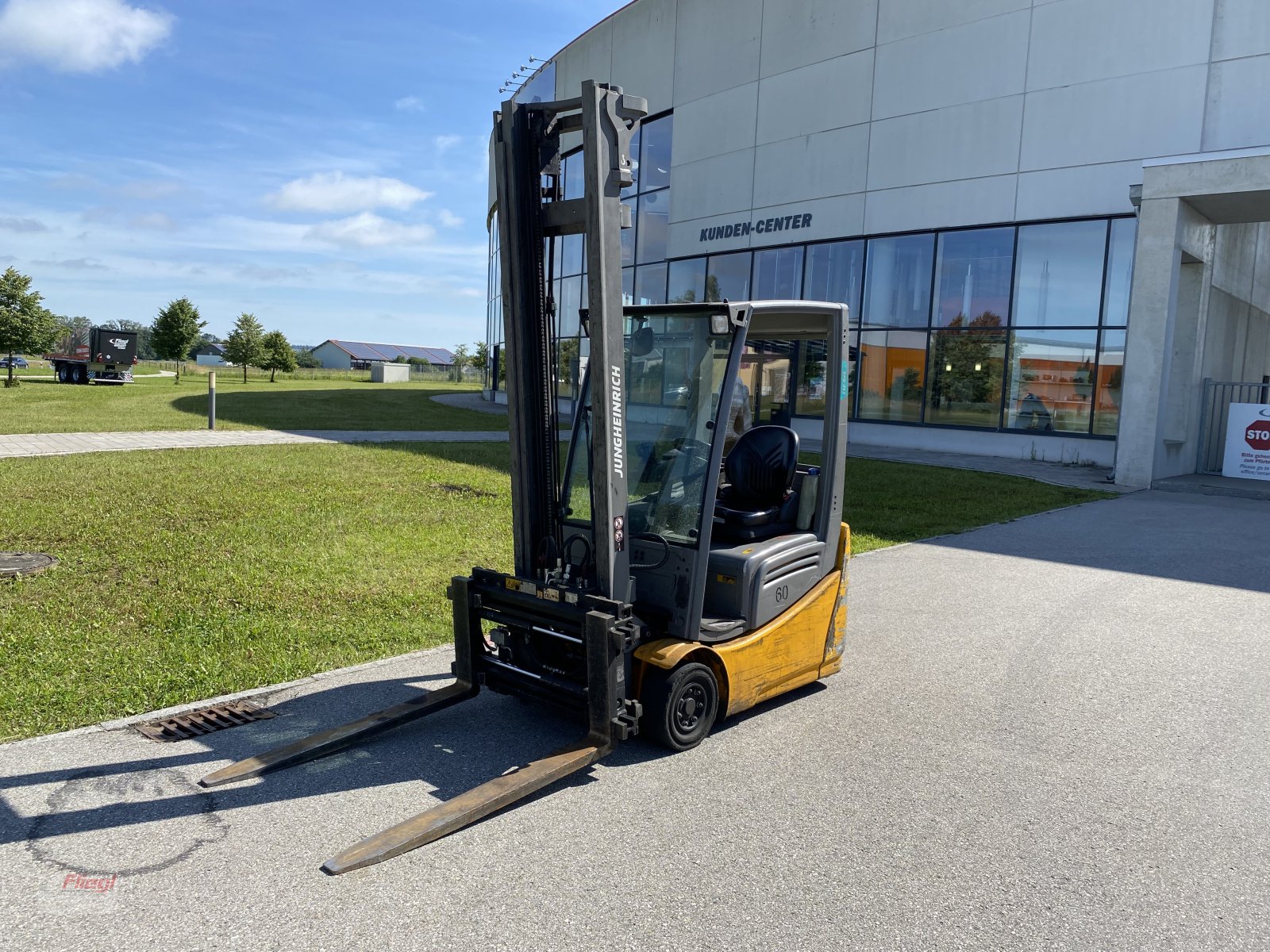 Frontstapler van het type Jungheinrich EFG 216, Gebrauchtmaschine in Mühldorf (Foto 1)