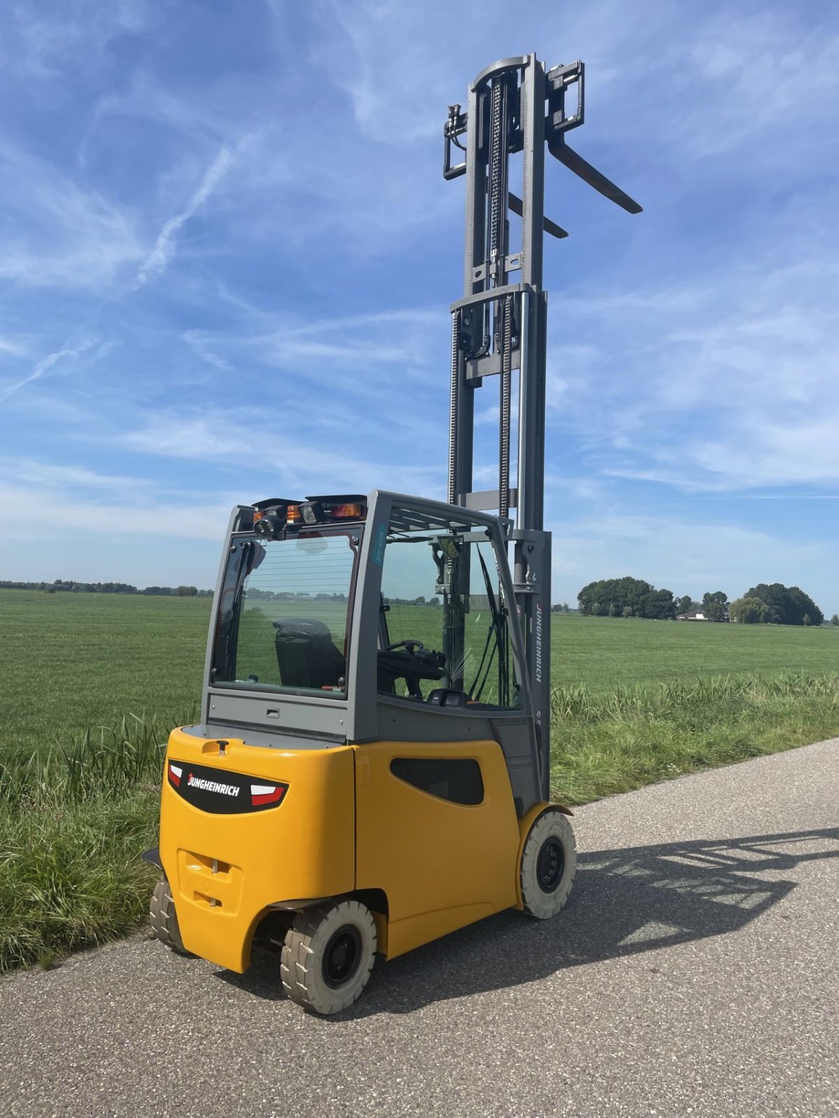 Frontstapler des Typs Jungheinrich EFG 425 K, Gebrauchtmaschine in Giessenburg (Bild 1)