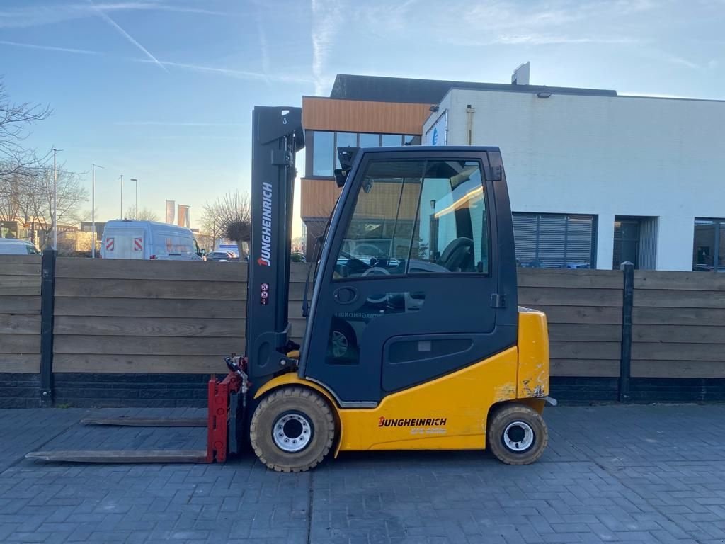 Frontstapler van het type Jungheinrich efg 425, Gebrauchtmaschine in Vianen (Foto 1)