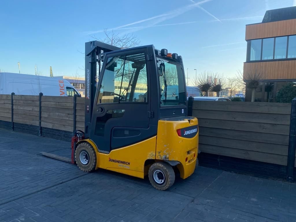 Frontstapler van het type Jungheinrich efg 425, Gebrauchtmaschine in Vianen (Foto 2)