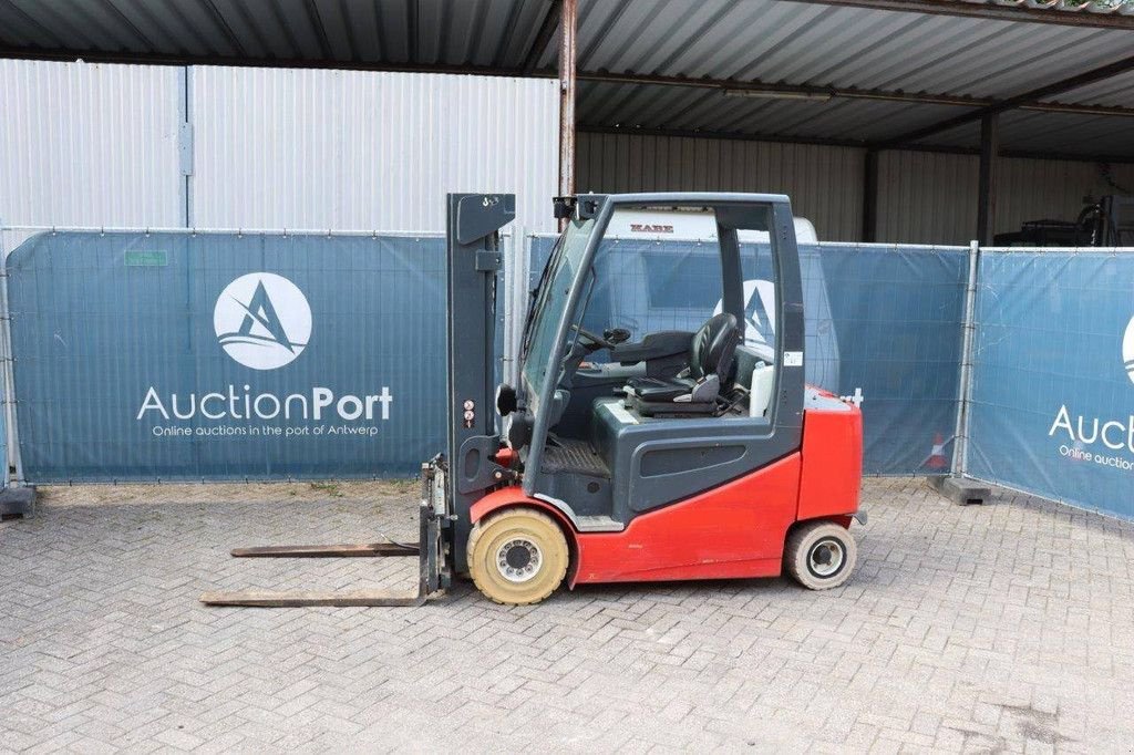 Frontstapler del tipo Jungheinrich EFG 425, Gebrauchtmaschine en Antwerpen (Imagen 1)