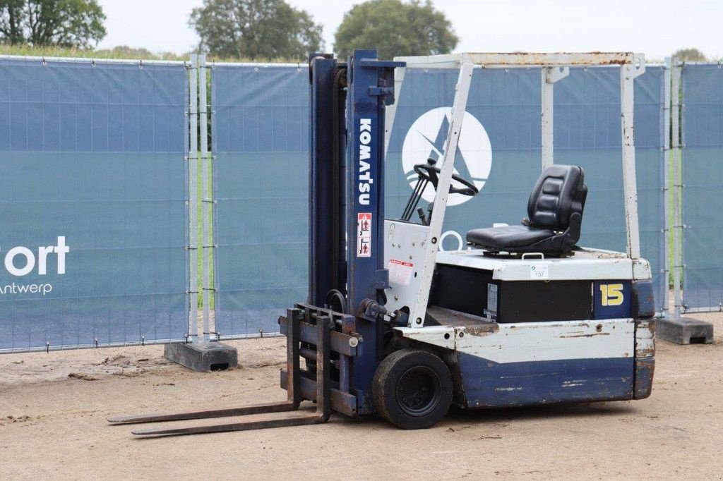 Frontstapler du type Komatsu 15, Gebrauchtmaschine en Antwerpen (Photo 10)