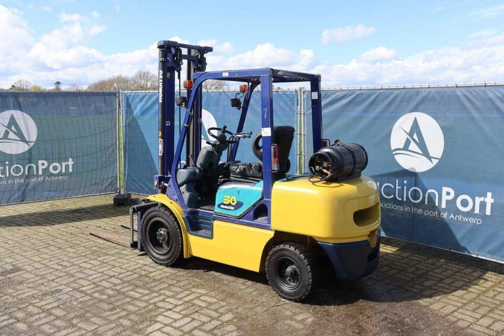 Frontstapler del tipo Komatsu FG30HT, Gebrauchtmaschine en Antwerpen (Imagen 3)