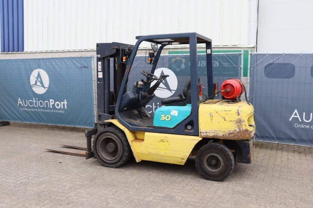 Frontstapler del tipo Komatsu FG30T-1E1, Gebrauchtmaschine en Antwerpen (Imagen 3)