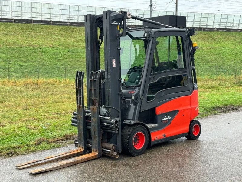 Frontstapler del tipo Linde Airco luchtgeveerde stoel luxe E30HL-01/600, Gebrauchtmaschine In Zevenbergschen Hoek (Immagine 1)