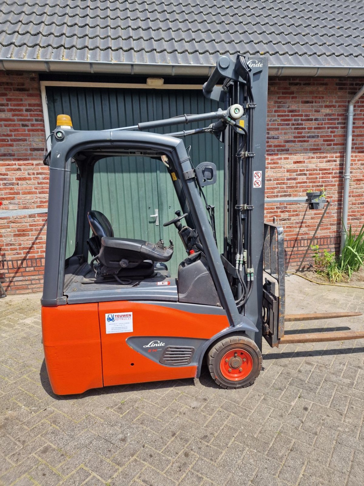 Frontstapler del tipo Linde E14-02, Gebrauchtmaschine In Vlierden (Immagine 5)