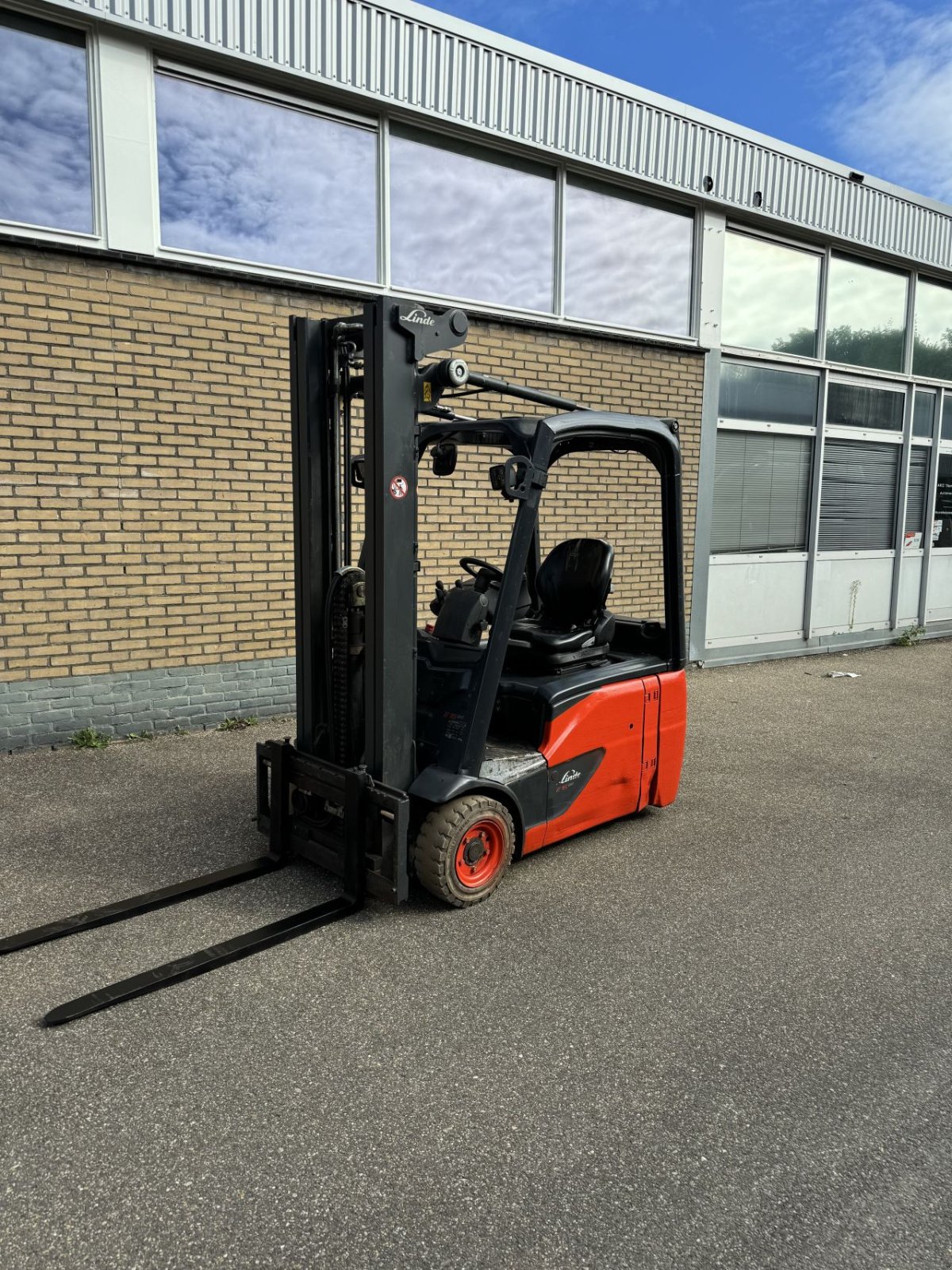 Frontstapler van het type Linde E16 EVO 386, Gebrauchtmaschine in Oldenzaal (Foto 3)