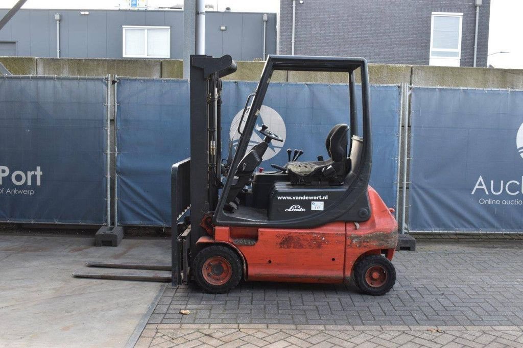 Frontstapler du type Linde E16P, Gebrauchtmaschine en Antwerpen (Photo 2)