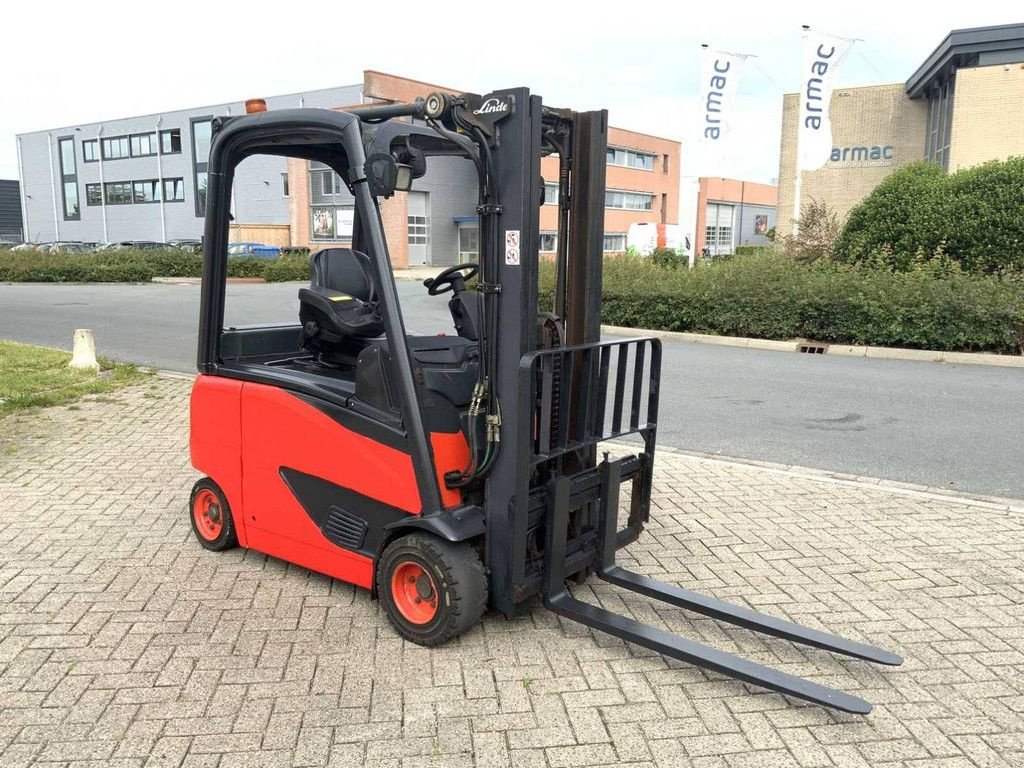 Frontstapler del tipo Linde E18PH-02, Gebrauchtmaschine In Antwerpen (Immagine 5)