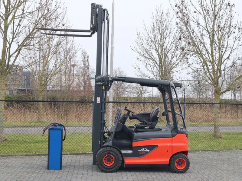 Frontstapler van het type Linde E25 R-01 ROADSTER DEMO SIDESHIFT FORK SPREADERS, Gebrauchtmaschine in Marknesse (Foto 1)