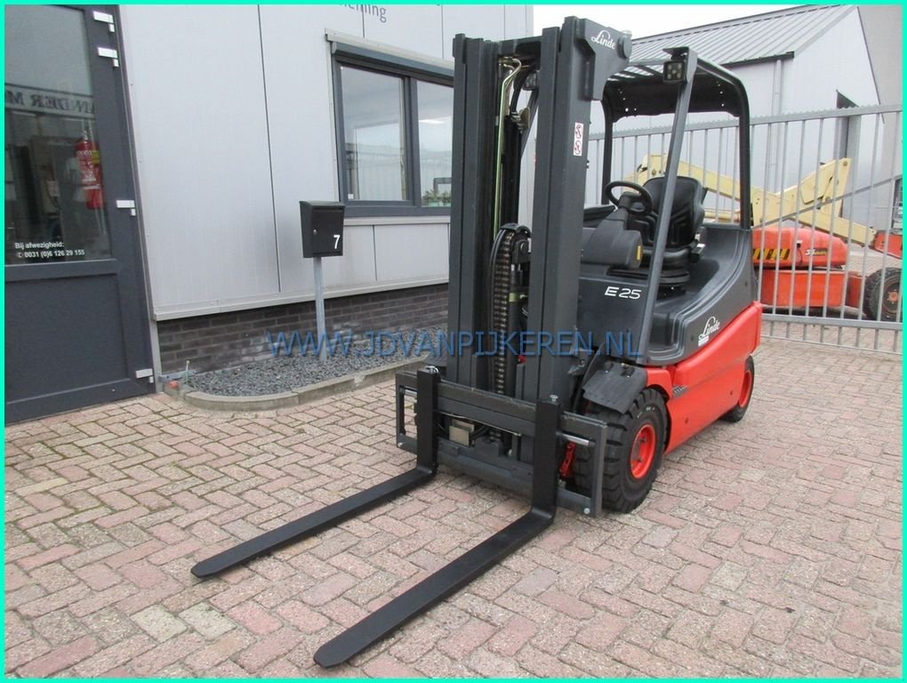 Frontstapler del tipo Linde E25, Gebrauchtmaschine In IJsselmuiden (Immagine 3)