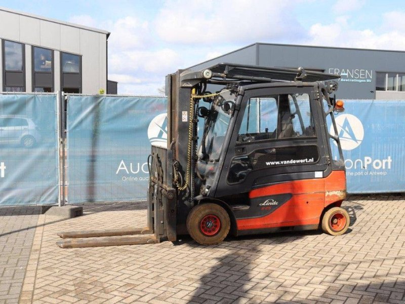 Frontstapler du type Linde E25L-01, Gebrauchtmaschine en Antwerpen (Photo 1)