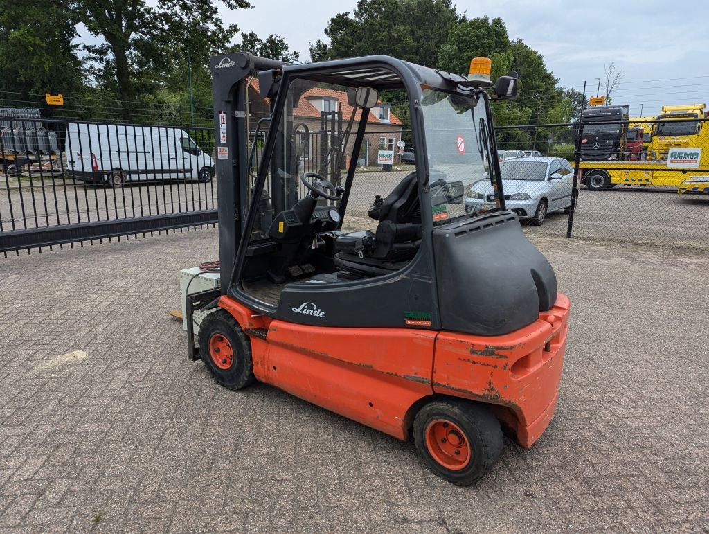 Frontstapler van het type Linde E30/02 - 4058 uur - Duplex Mast - Volrubber Banden - Eurotron 80, Gebrauchtmaschine in Oud Gastel (Foto 4)