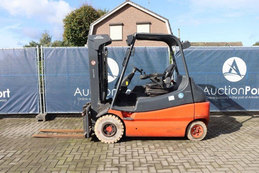 Frontstapler of the type Linde E30-02, Gebrauchtmaschine in Antwerpen (Picture 2)