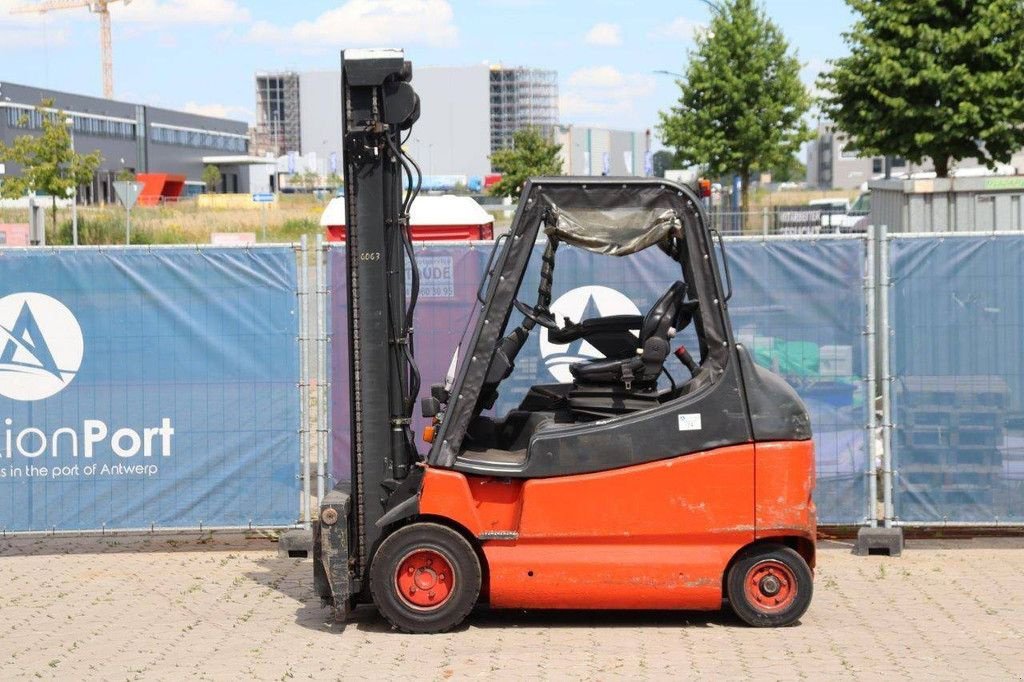 Frontstapler of the type Linde E30, Gebrauchtmaschine in Antwerpen (Picture 2)