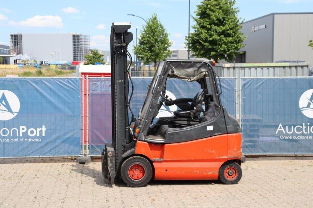 Frontstapler of the type Linde E30, Gebrauchtmaschine in Antwerpen (Picture 1)