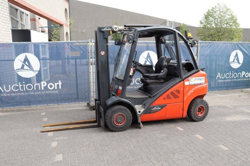 Frontstapler du type Linde H25T-02, Gebrauchtmaschine en Antwerpen (Photo 1)