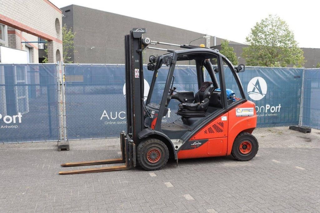 Frontstapler du type Linde H25T-02, Gebrauchtmaschine en Antwerpen (Photo 1)