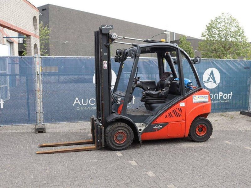 Frontstapler du type Linde H25T-02, Gebrauchtmaschine en Antwerpen (Photo 1)