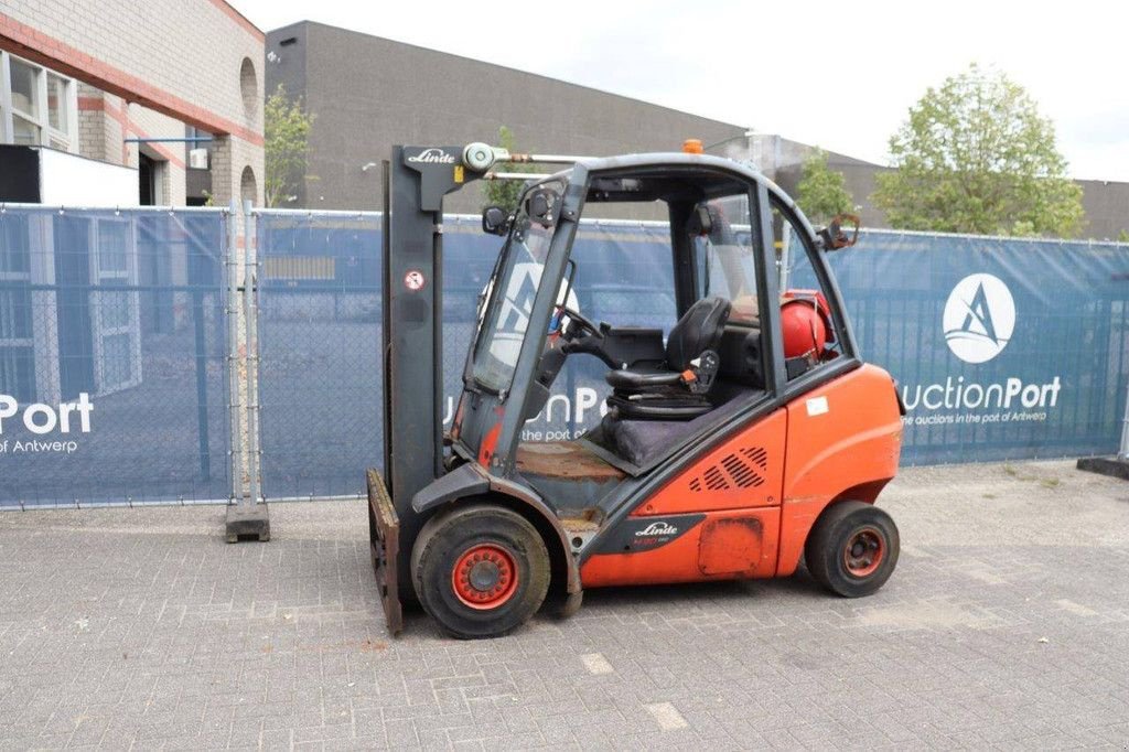 Frontstapler du type Linde H30T-02, Gebrauchtmaschine en Antwerpen (Photo 1)