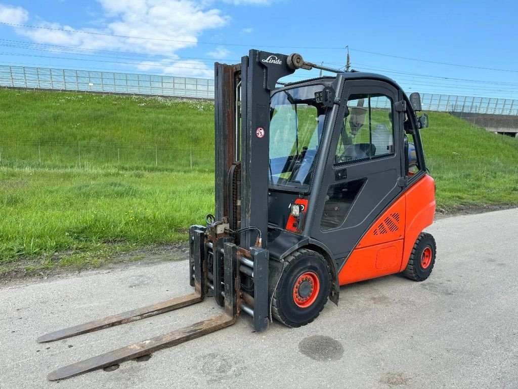 Frontstapler tip Linde Triplo Vorkenversteller H30T-01, Gebrauchtmaschine in Zevenbergschen Hoek (Poză 1)