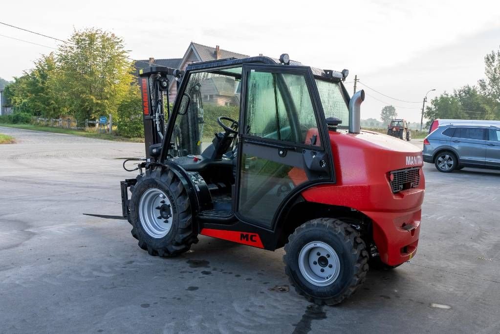 Frontstapler of the type Manitou MC 25-4, Neumaschine in Moerbeke (Picture 5)