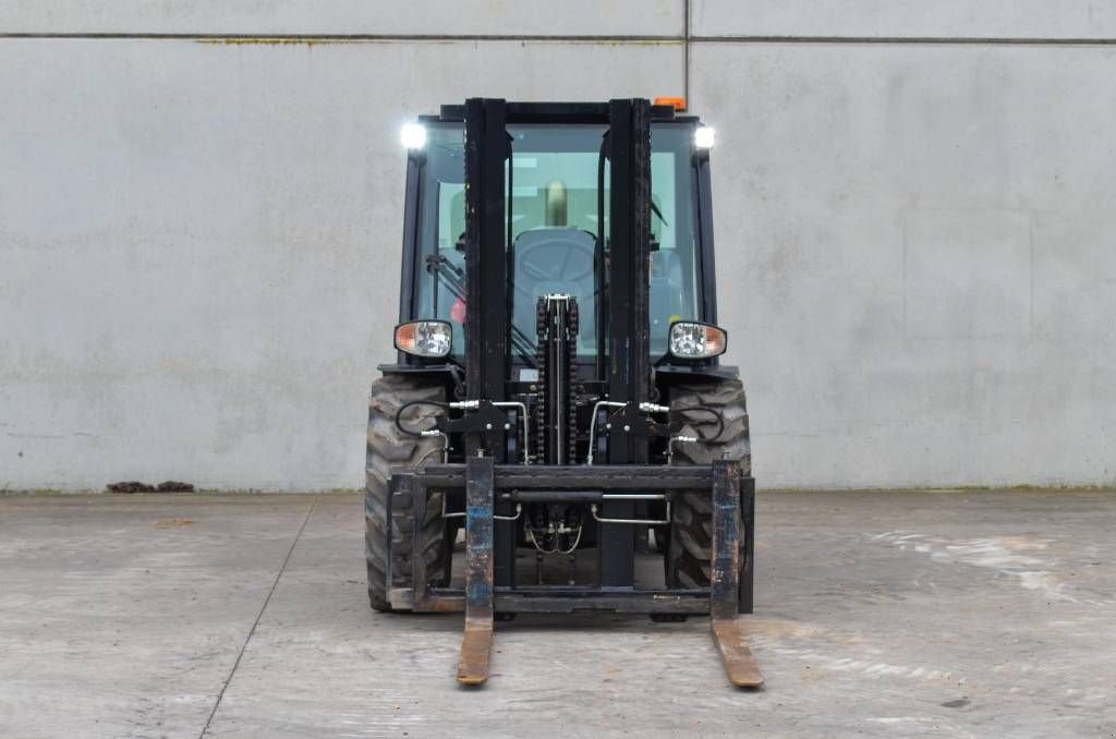 Frontstapler van het type Manitou MC 30-4 D, Gebrauchtmaschine in Moerbeke (Foto 3)