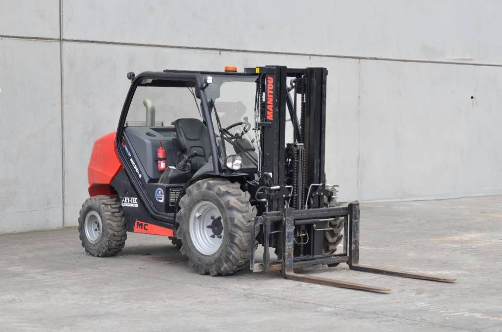 Frontstapler van het type Manitou MC 30-4 D, Gebrauchtmaschine in Moerbeke (Foto 4)