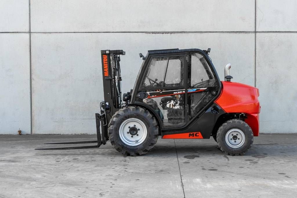 Frontstapler of the type Manitou MC 30-4, Neumaschine in Moerbeke (Picture 4)