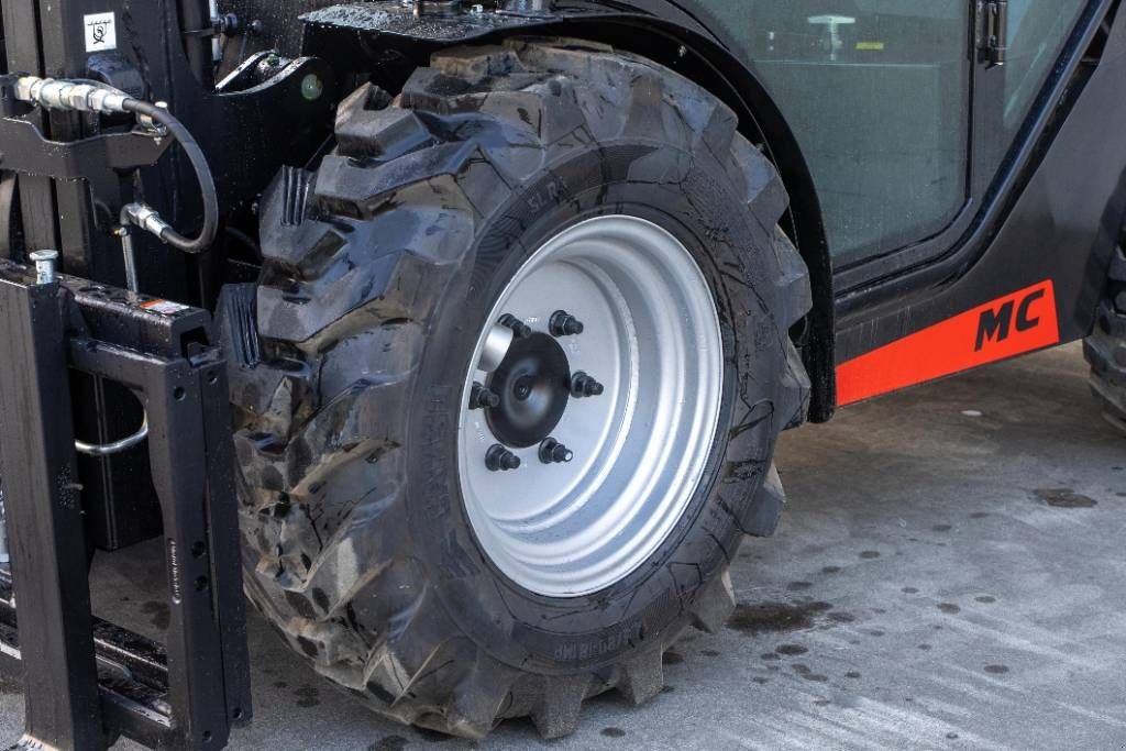 Frontstapler of the type Manitou MC 30-4, Neumaschine in Moerbeke (Picture 8)