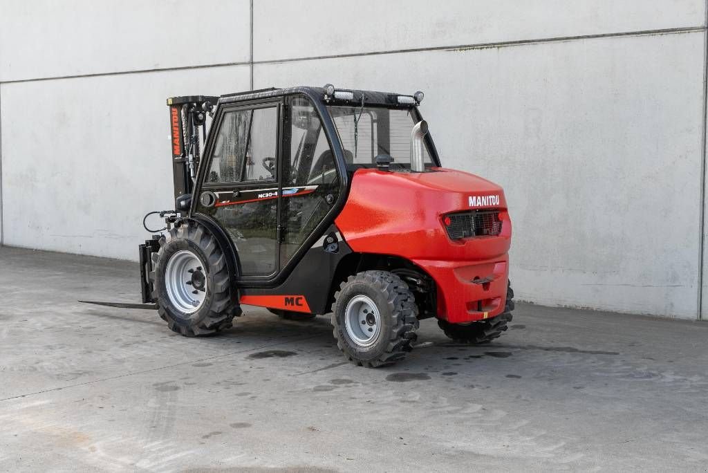 Frontstapler of the type Manitou MC 30-4, Neumaschine in Moerbeke (Picture 5)