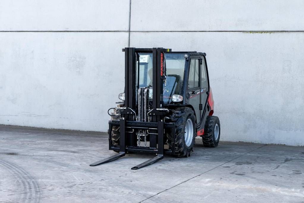 Frontstapler of the type Manitou MC 30-4, Neumaschine in Moerbeke (Picture 1)