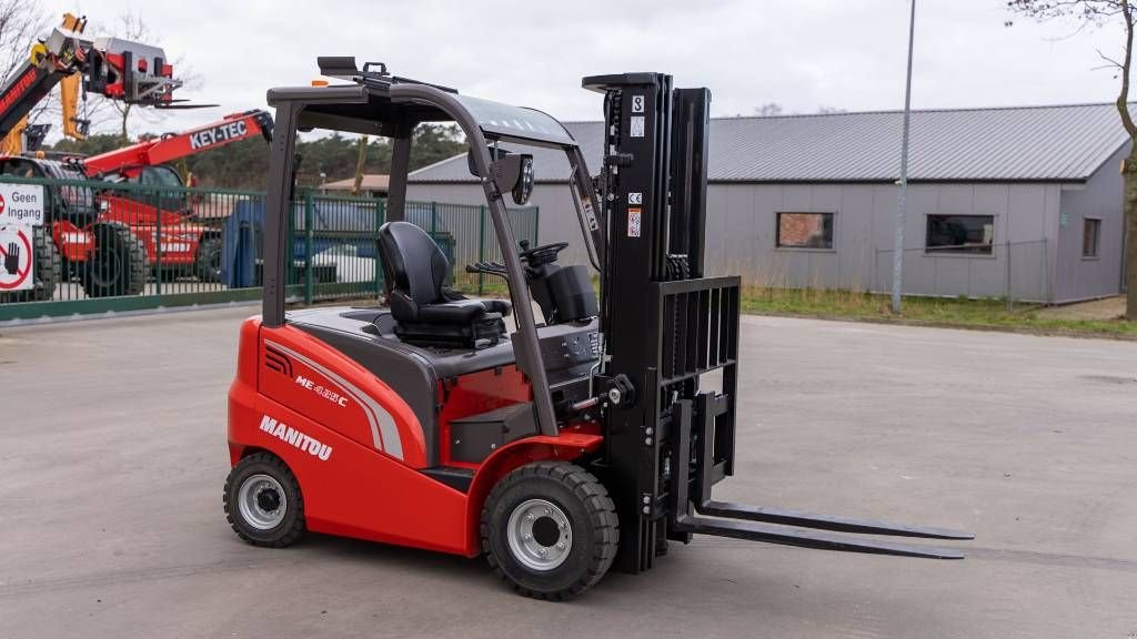 Frontstapler van het type Manitou ME 425 C, Neumaschine in Moerbeke (Foto 1)