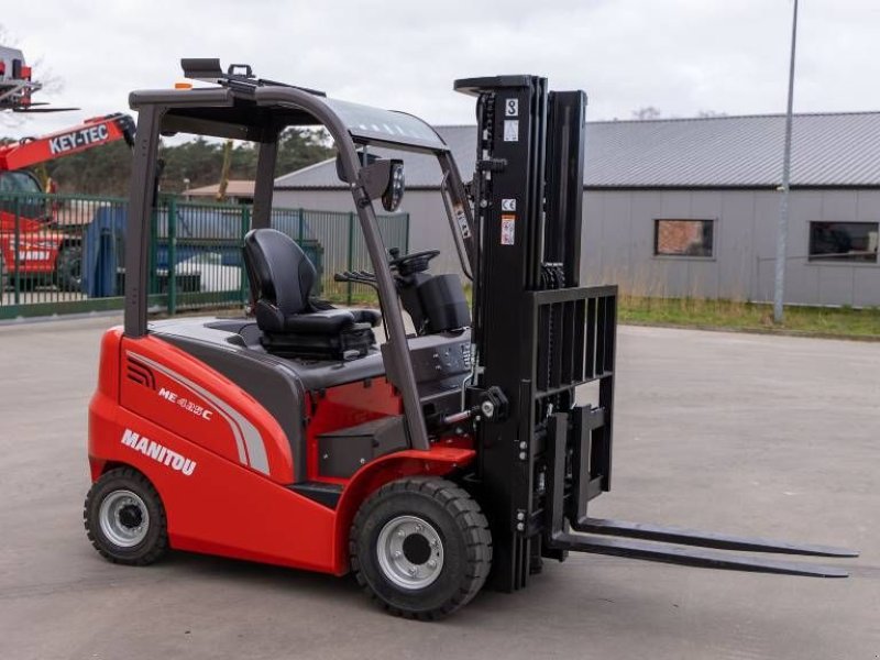 Frontstapler of the type Manitou ME 425 C, Neumaschine in Moerbeke (Picture 1)