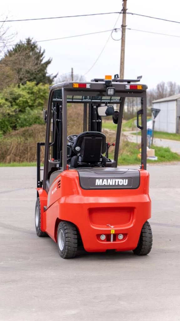 Frontstapler of the type Manitou ME 425 C, Neumaschine in Moerbeke (Picture 7)